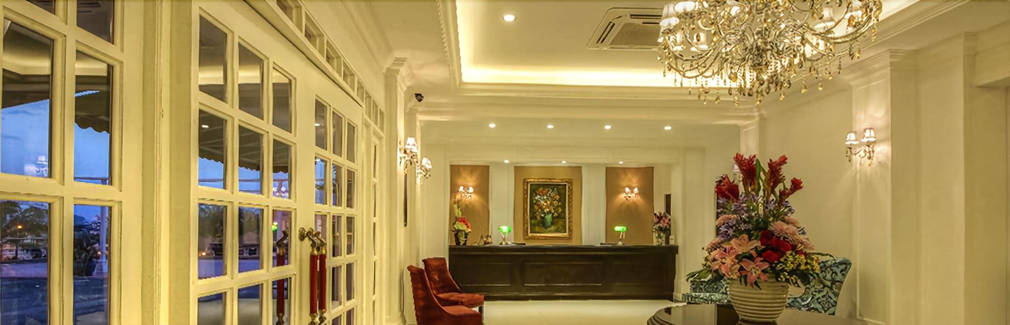 Merdeka Hotel Κλουάνγκ Εξωτερικό φωτογραφία