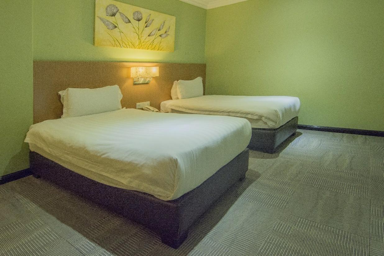 Merdeka Hotel Κλουάνγκ Εξωτερικό φωτογραφία