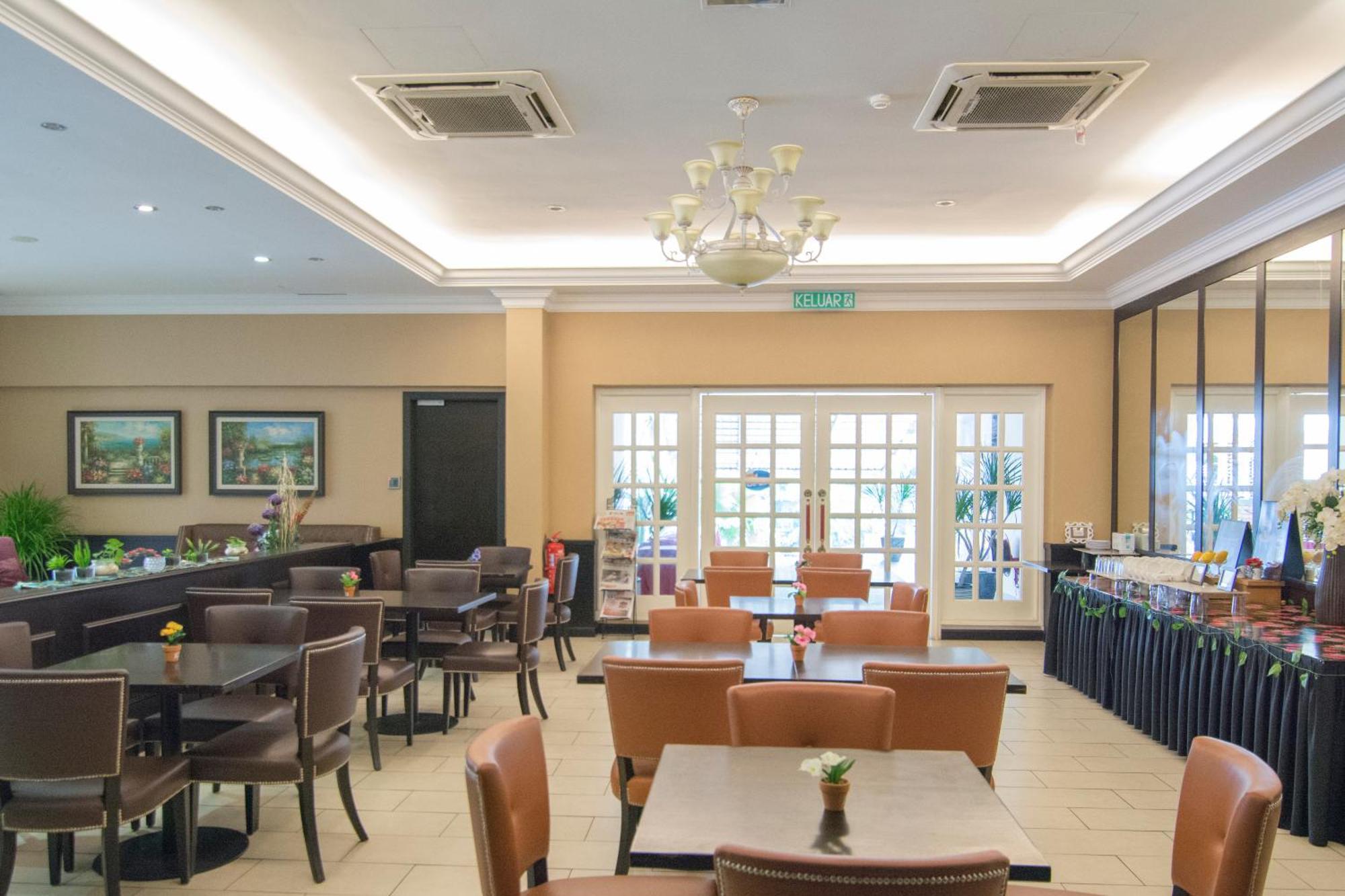Merdeka Hotel Κλουάνγκ Εξωτερικό φωτογραφία