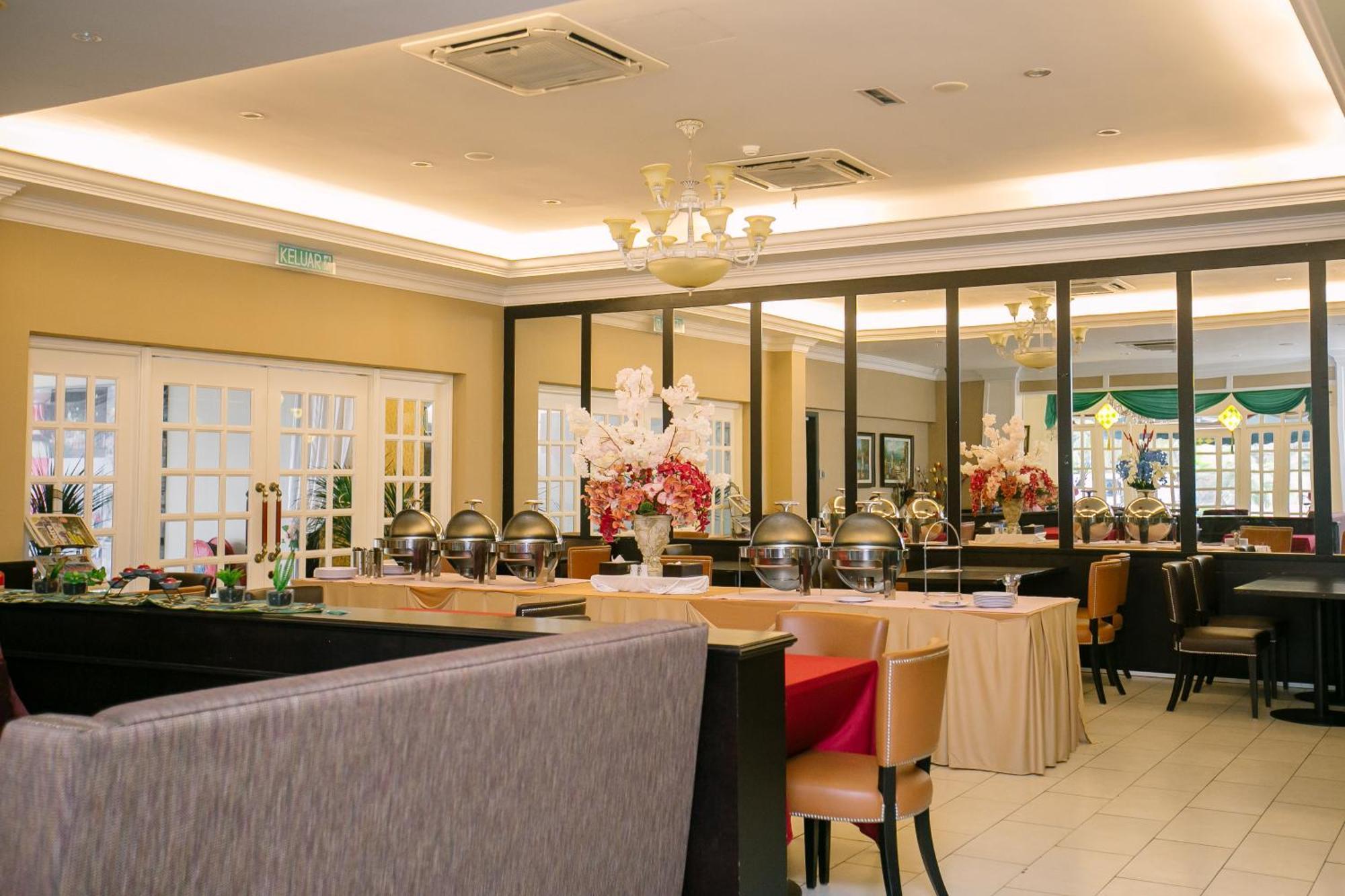 Merdeka Hotel Κλουάνγκ Εξωτερικό φωτογραφία