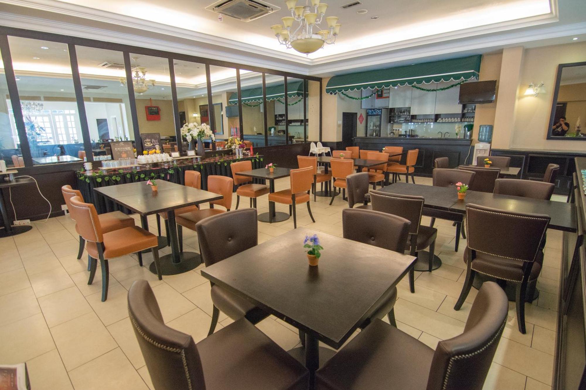 Merdeka Hotel Κλουάνγκ Εξωτερικό φωτογραφία