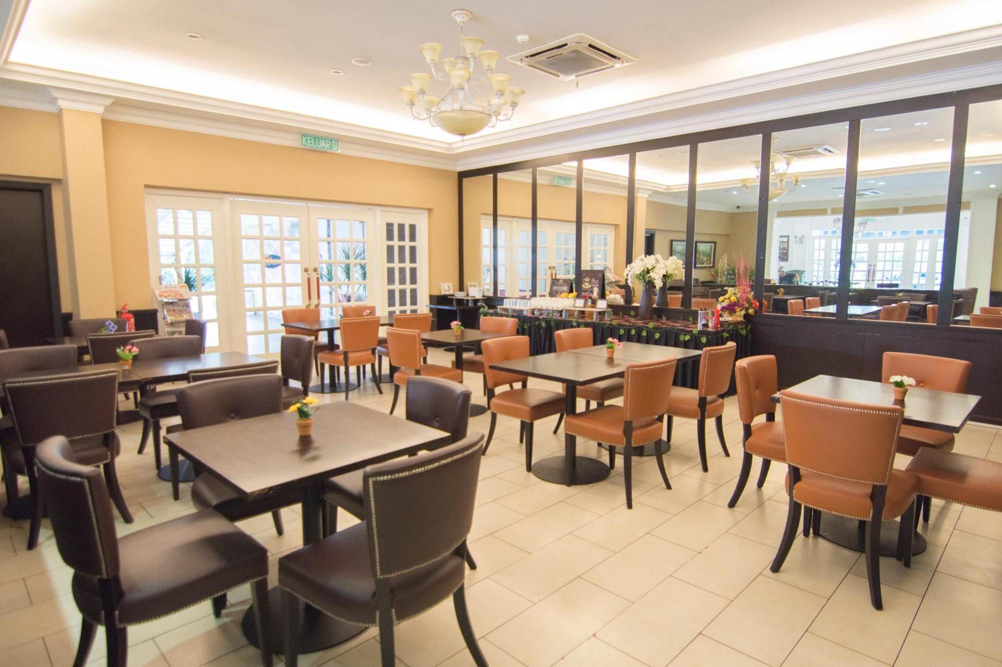 Merdeka Hotel Κλουάνγκ Εξωτερικό φωτογραφία