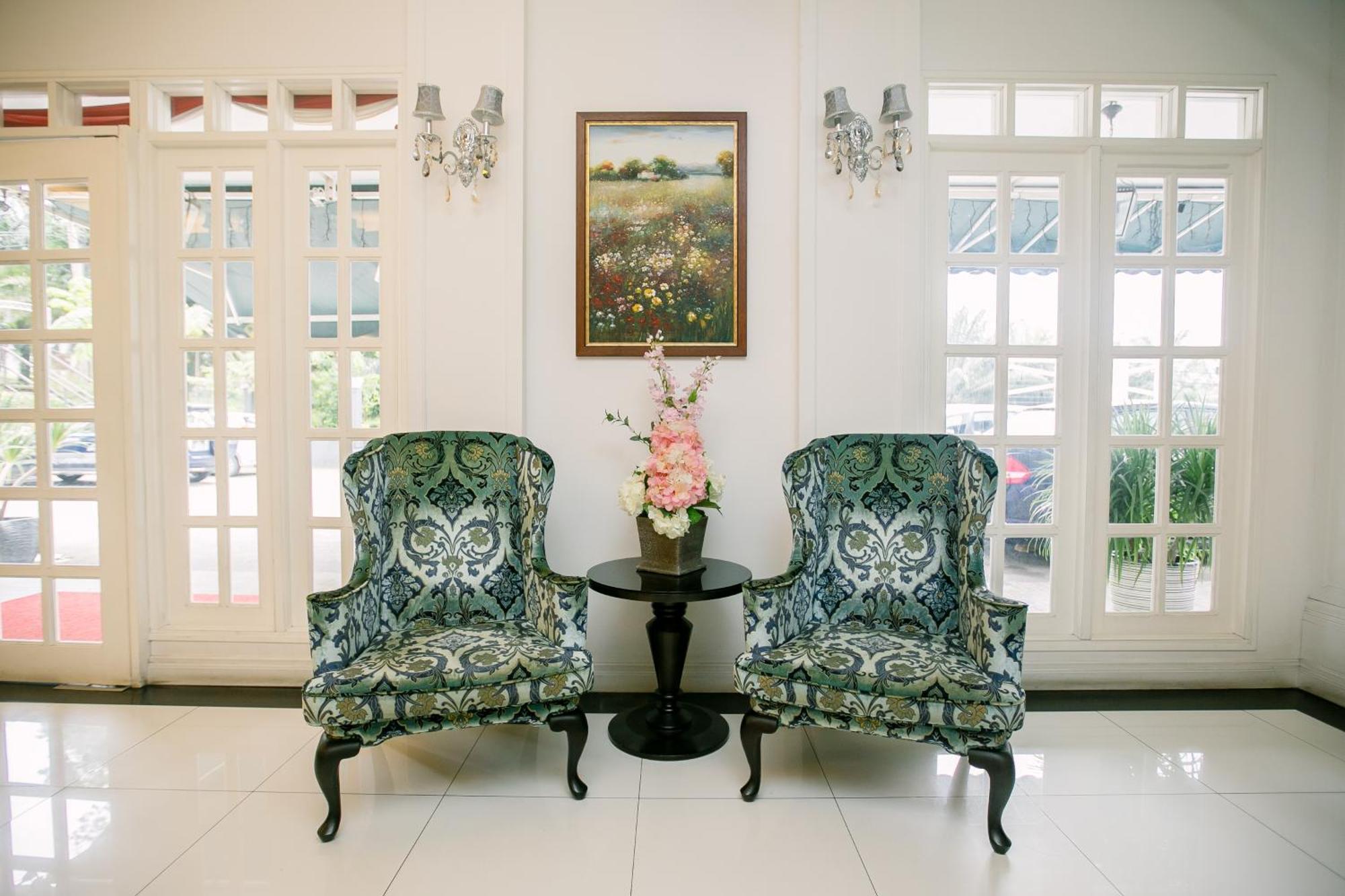 Merdeka Hotel Κλουάνγκ Εξωτερικό φωτογραφία