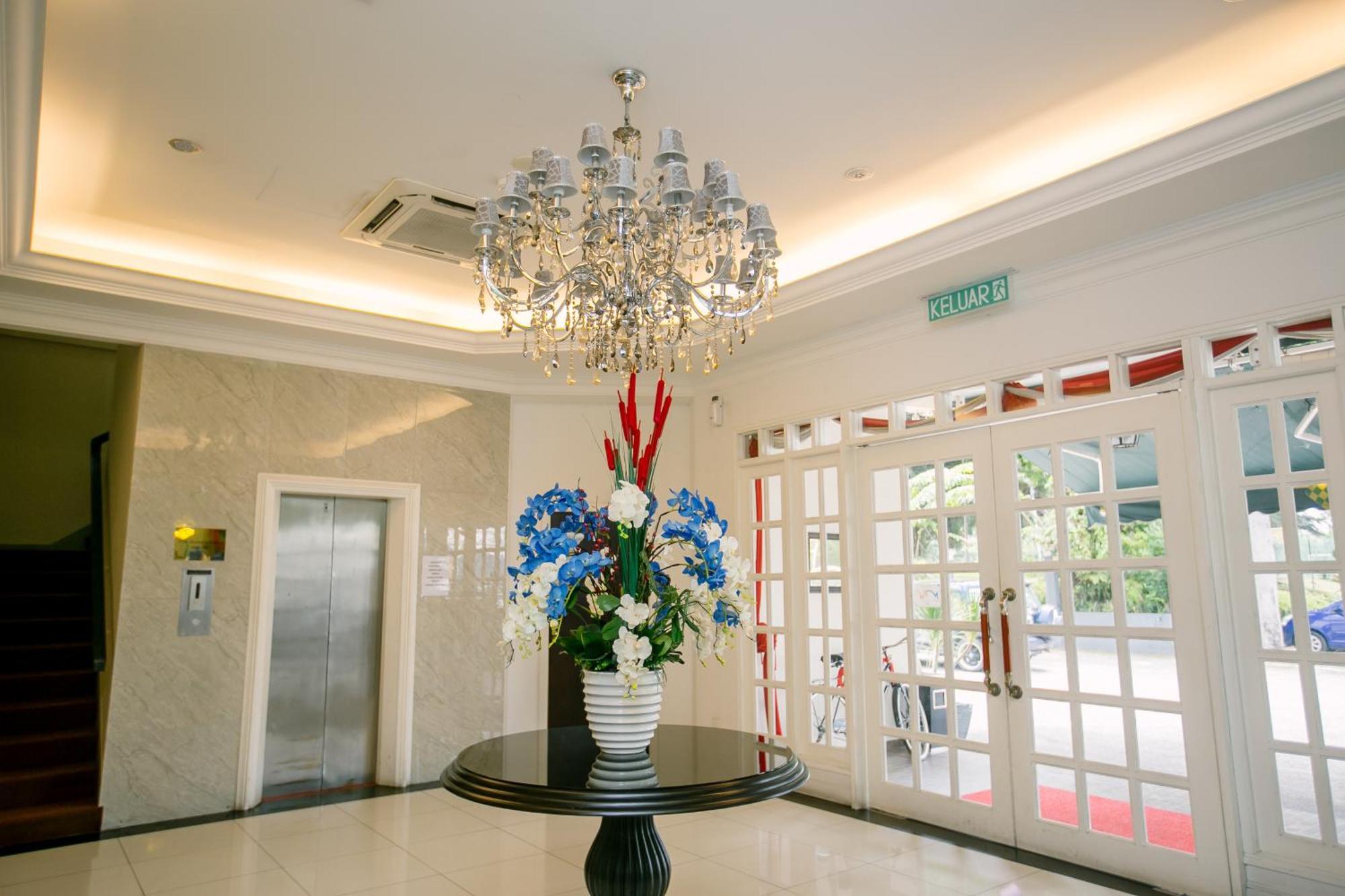 Merdeka Hotel Κλουάνγκ Εξωτερικό φωτογραφία