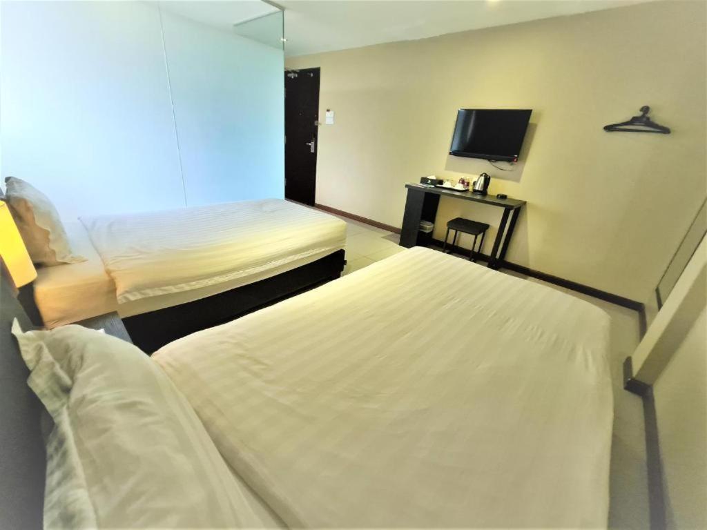 Merdeka Hotel Κλουάνγκ Εξωτερικό φωτογραφία