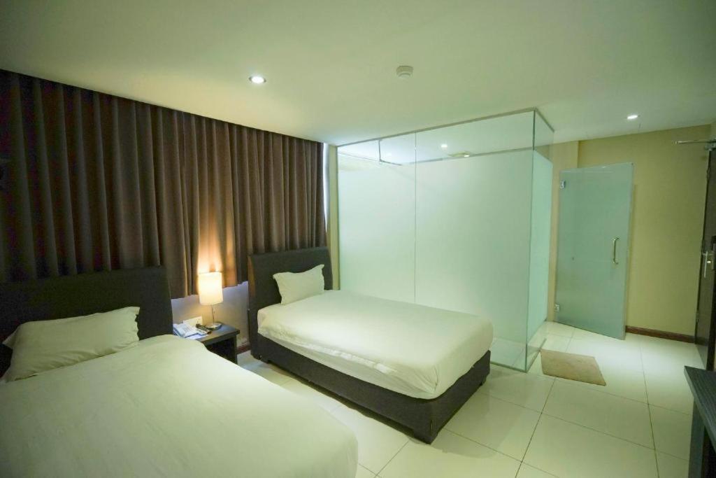Merdeka Hotel Κλουάνγκ Εξωτερικό φωτογραφία