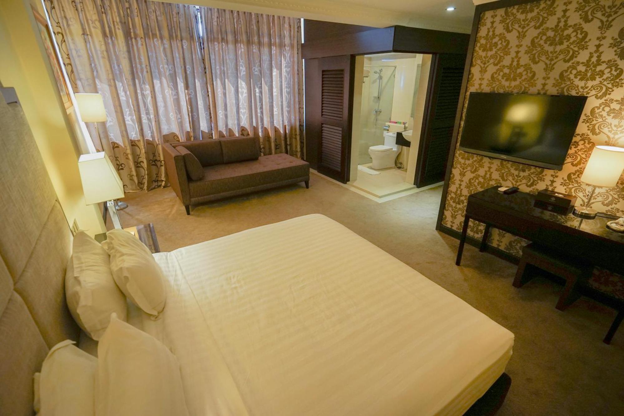 Merdeka Hotel Κλουάνγκ Εξωτερικό φωτογραφία