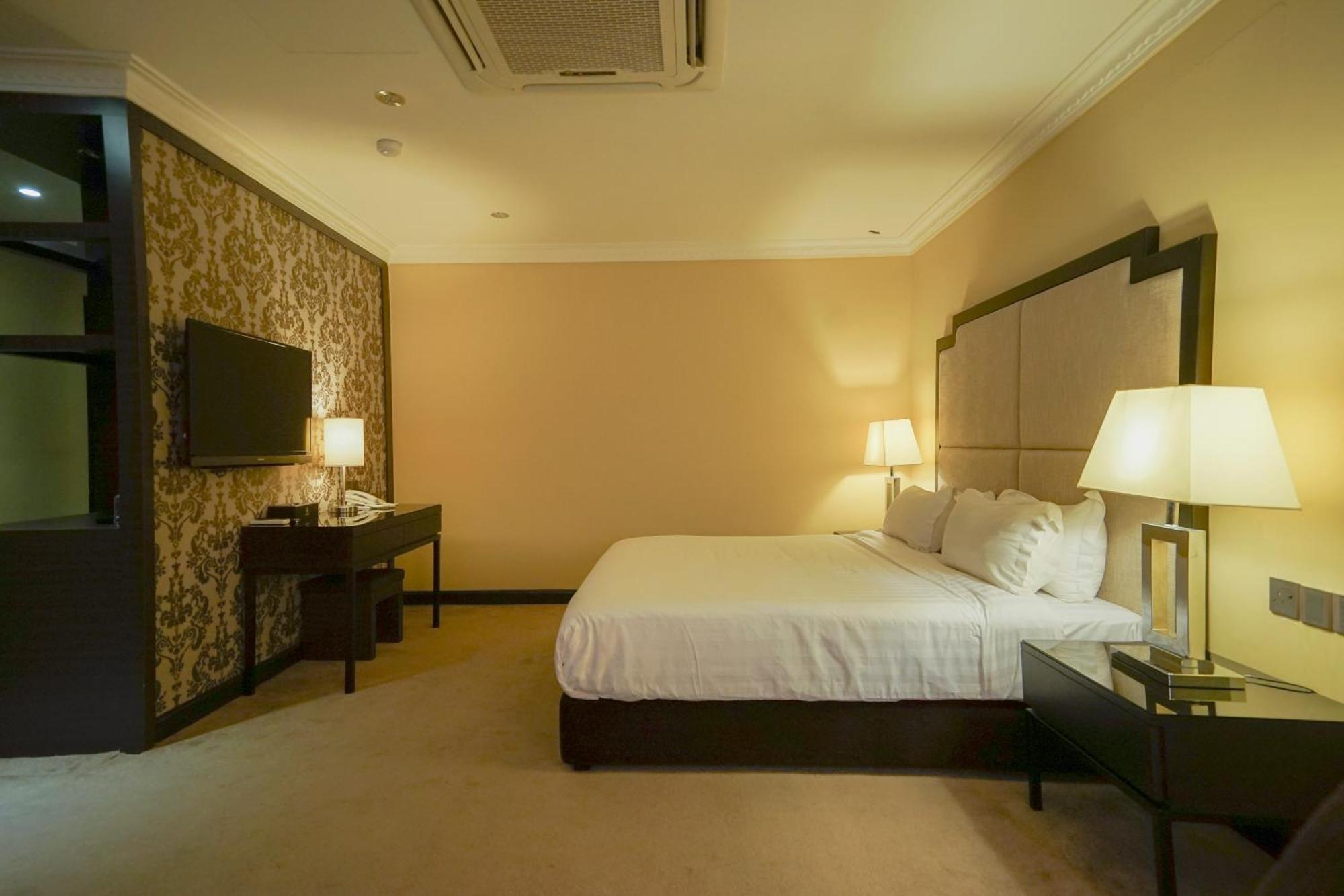 Merdeka Hotel Κλουάνγκ Εξωτερικό φωτογραφία