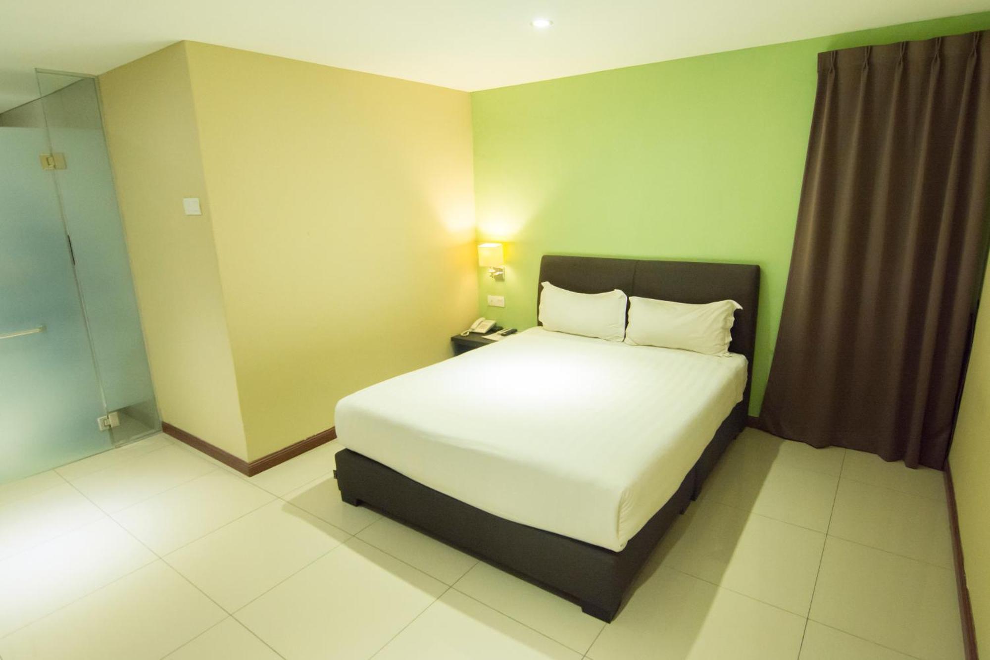 Merdeka Hotel Κλουάνγκ Εξωτερικό φωτογραφία