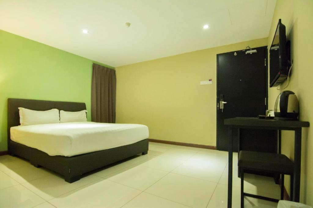 Merdeka Hotel Κλουάνγκ Εξωτερικό φωτογραφία