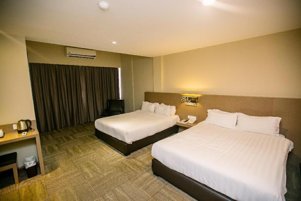 Merdeka Hotel Κλουάνγκ Εξωτερικό φωτογραφία