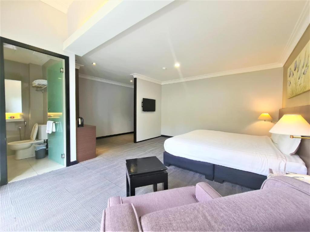 Merdeka Hotel Κλουάνγκ Εξωτερικό φωτογραφία