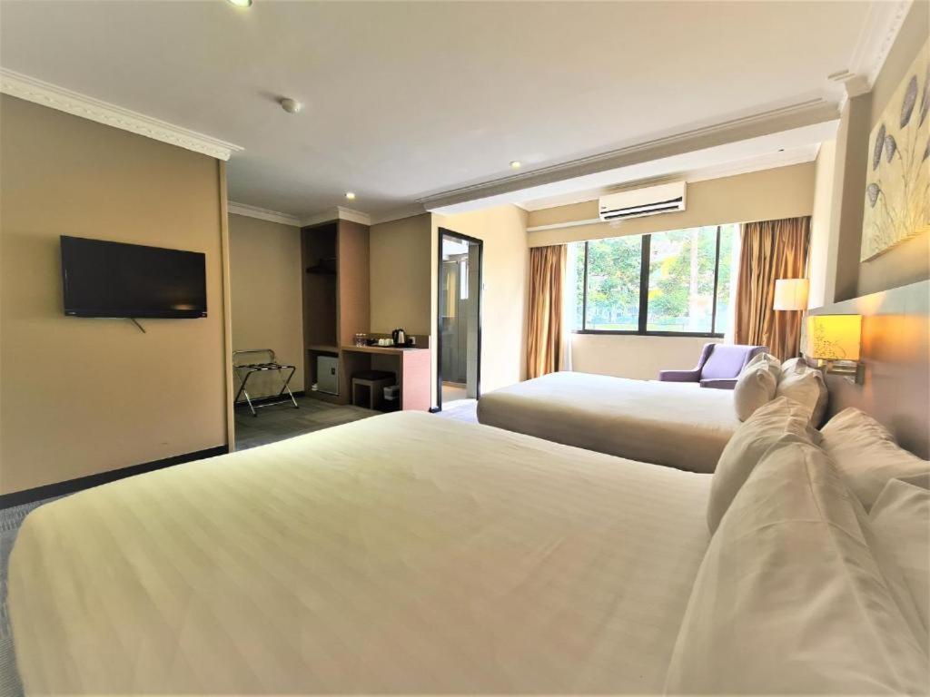 Merdeka Hotel Κλουάνγκ Εξωτερικό φωτογραφία