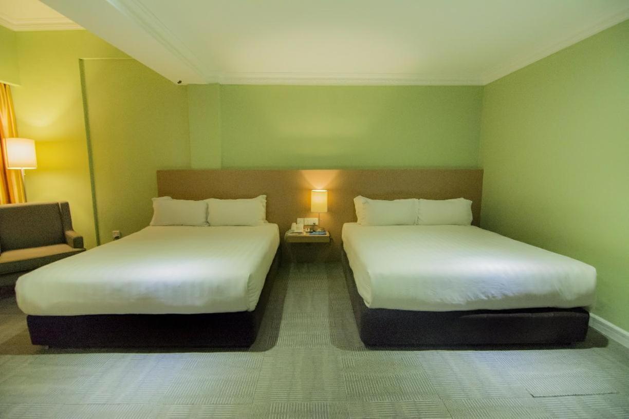Merdeka Hotel Κλουάνγκ Εξωτερικό φωτογραφία