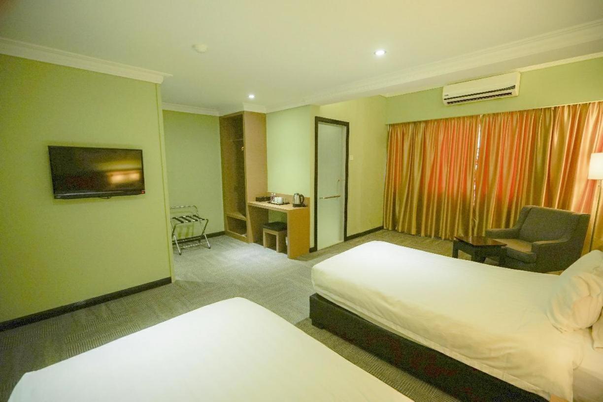 Merdeka Hotel Κλουάνγκ Εξωτερικό φωτογραφία