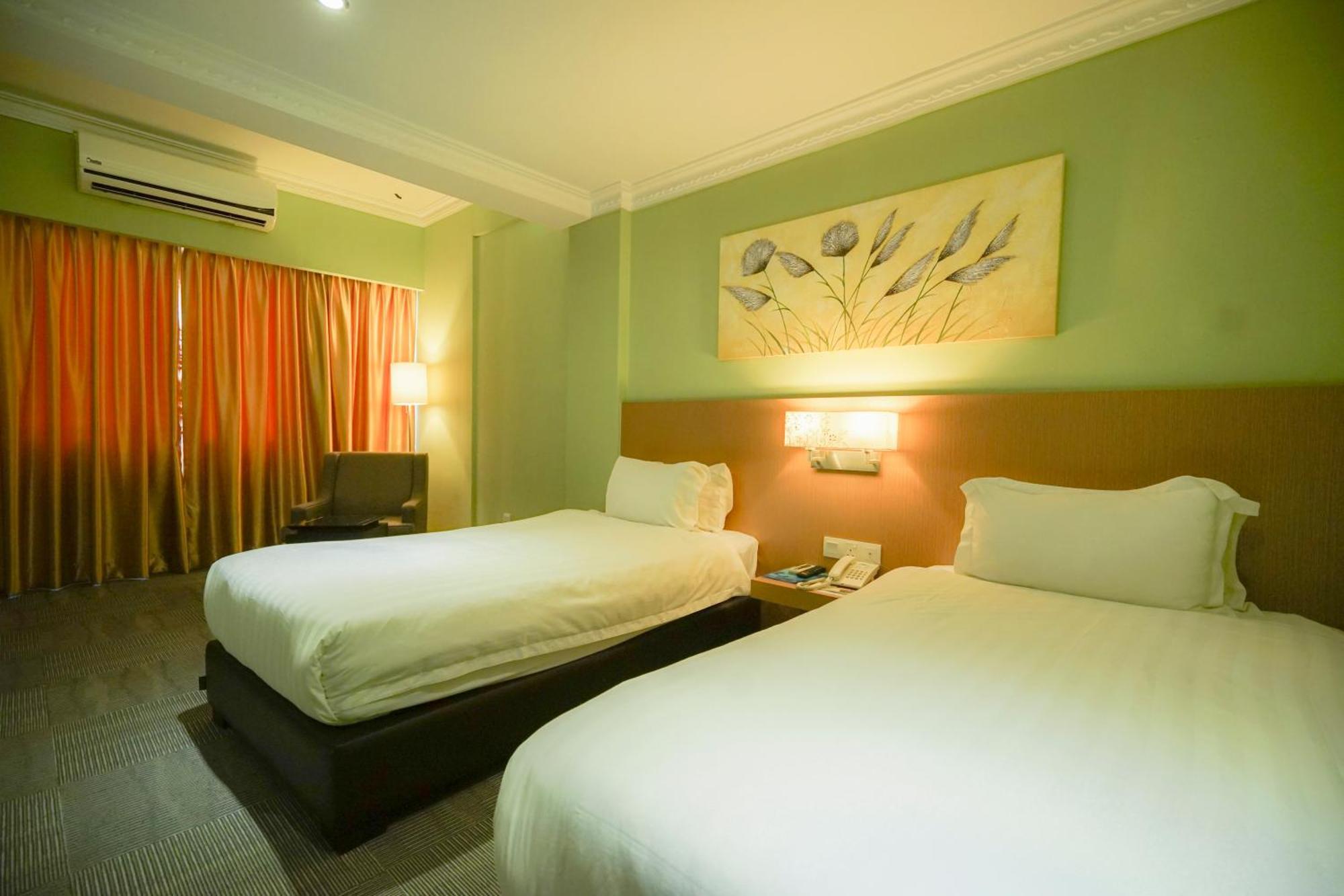 Merdeka Hotel Κλουάνγκ Εξωτερικό φωτογραφία
