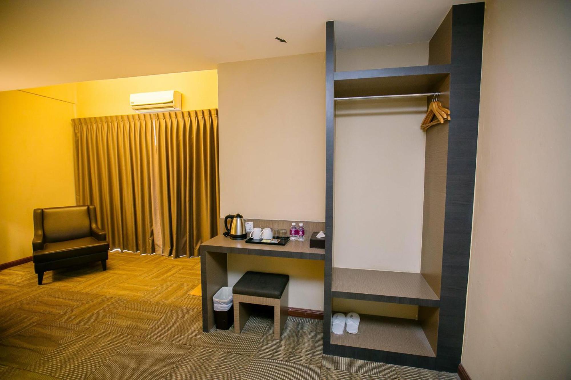 Merdeka Hotel Κλουάνγκ Εξωτερικό φωτογραφία