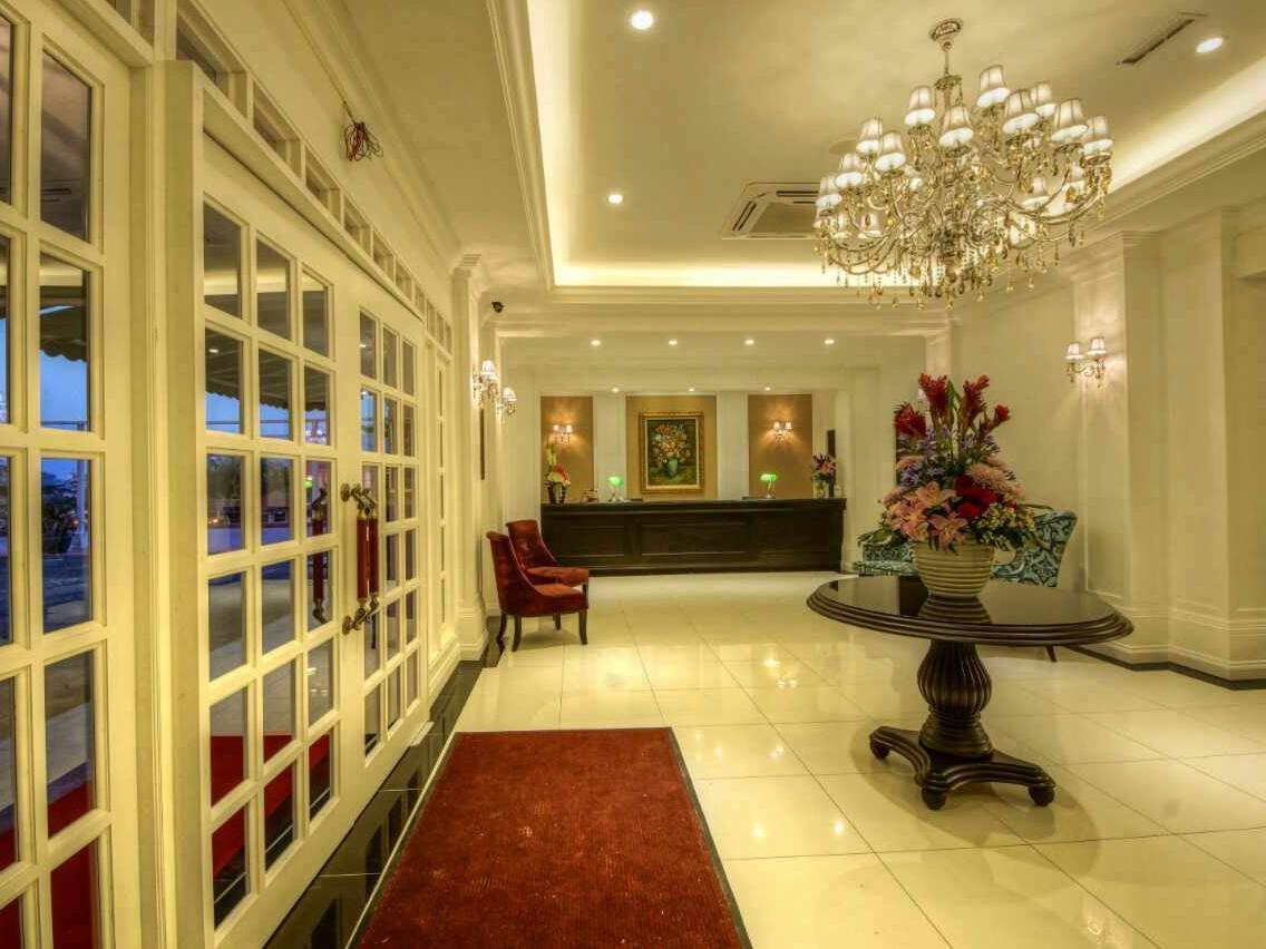 Merdeka Hotel Κλουάνγκ Εξωτερικό φωτογραφία