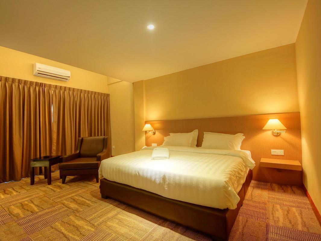 Merdeka Hotel Κλουάνγκ Εξωτερικό φωτογραφία