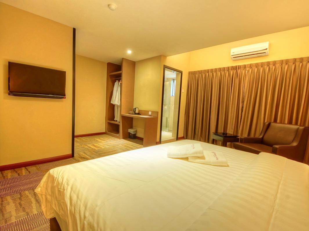Merdeka Hotel Κλουάνγκ Εξωτερικό φωτογραφία